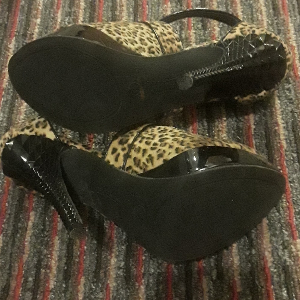 Heels - Picture 5 of 7